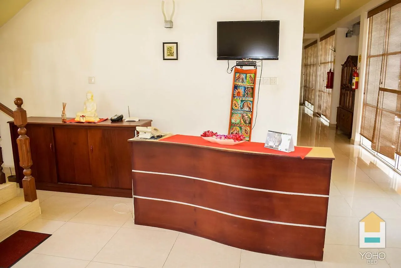 Rainbow Lagoon Villa Negombo 4*,